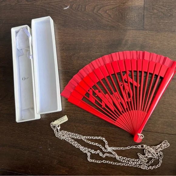 Oliver Bernoux - Bergdorf Goodman I’M HOT Fan. NWT NEVER USED - Picture 2 of 6